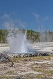 Cliff Geyserat Black Sand Basin
